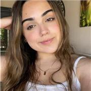 Estudiante de Marketing y Publicidad en proceso de examinarme del C1 de inglés en 2025. 2 años dando clases de inglés a una niña